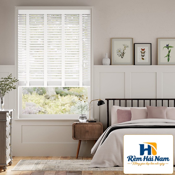 Rèm gỗ phòng ngủ màu trắng tinh khôi