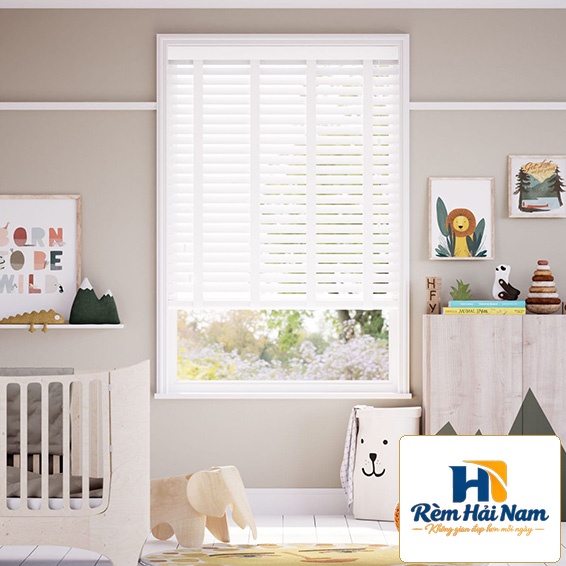 Rèm sáo gỗ phòng ngủ màu trắng sơn UV nano