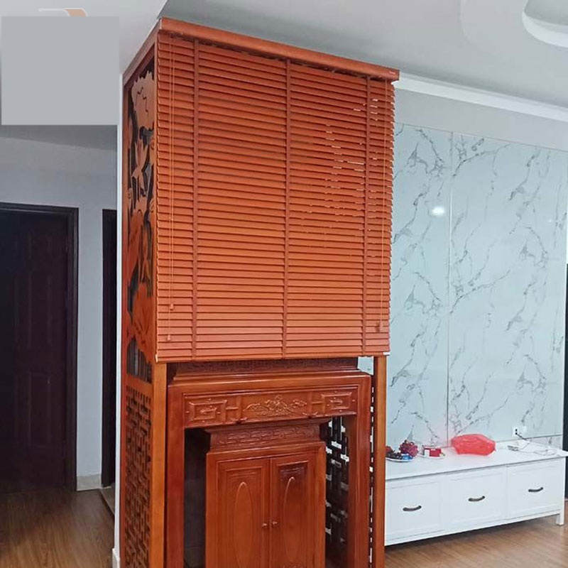 Rèm sáo gỗ che bàn thờ chung cư đẹp